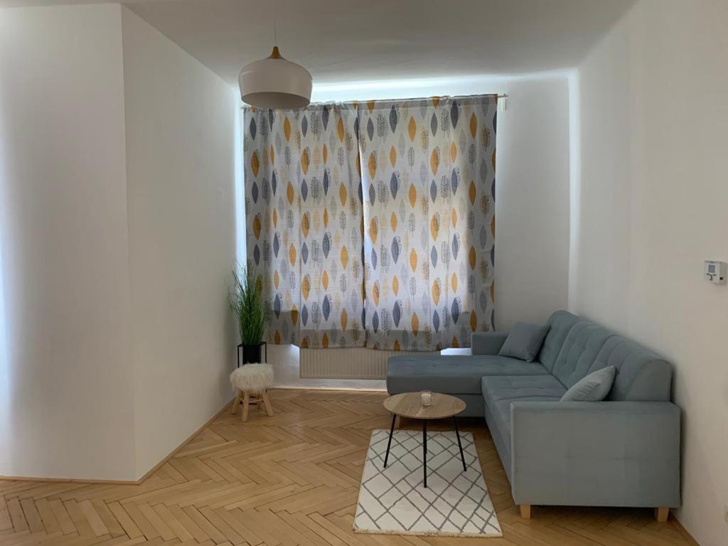Wine Apartments Hradec Centre Градец-Кралове Экстерьер фото