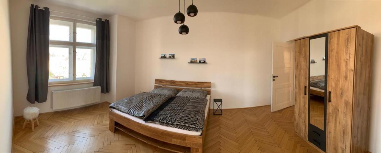 Wine Apartments Hradec Centre Градец-Кралове Экстерьер фото